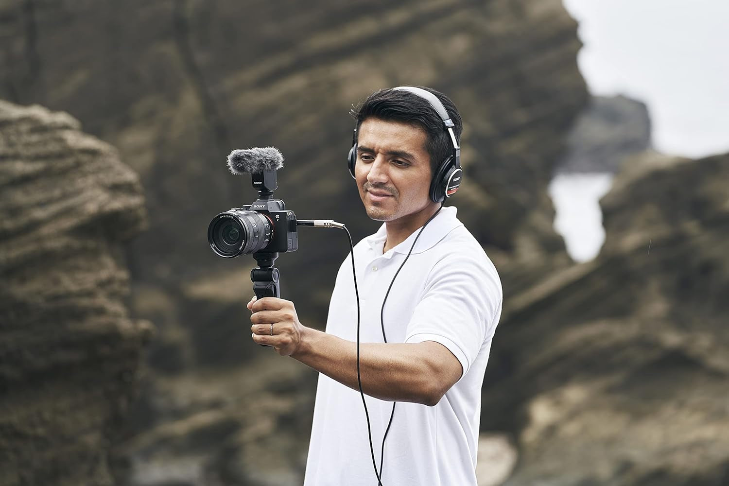 Alpha 7 IV | Appareil Photo Hybride Expert Plein Format (33 Mégapixels, Mise Au Point AF En Temps Réel, Rafale À 10 Images/S, Vidéo 4K 60P, Écran Orientable Full Tactile, Nouveaux Menus) Noir