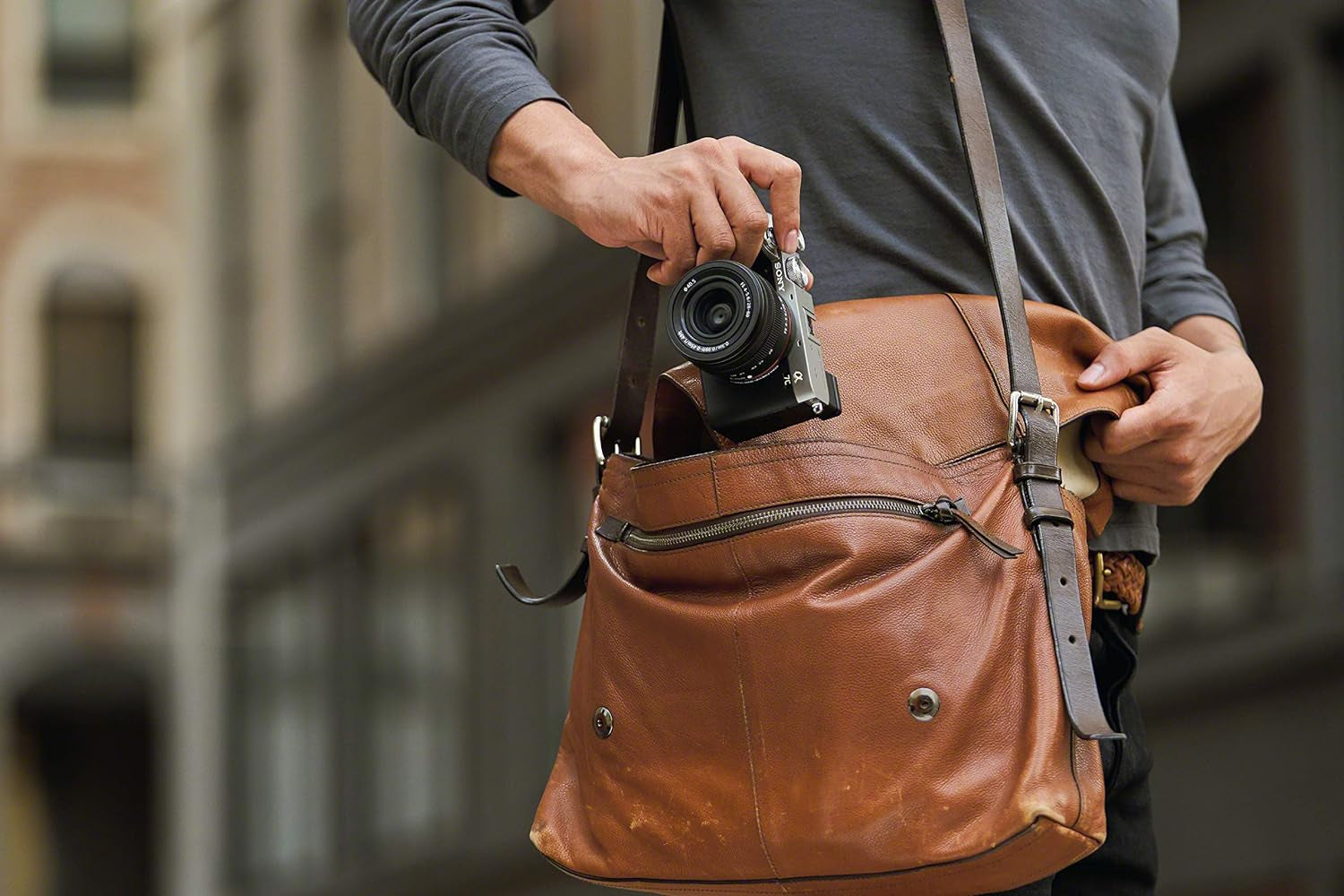 Alpha 7C | Appareil Photo Numérique Hybride À Objectif Interchangeable À Capteur Plein Format (Compact Et Léger, Eye AF En Temps Réel, 24,2MP, Stabilisation 5 Axes, Viseur, Écran Selfie)